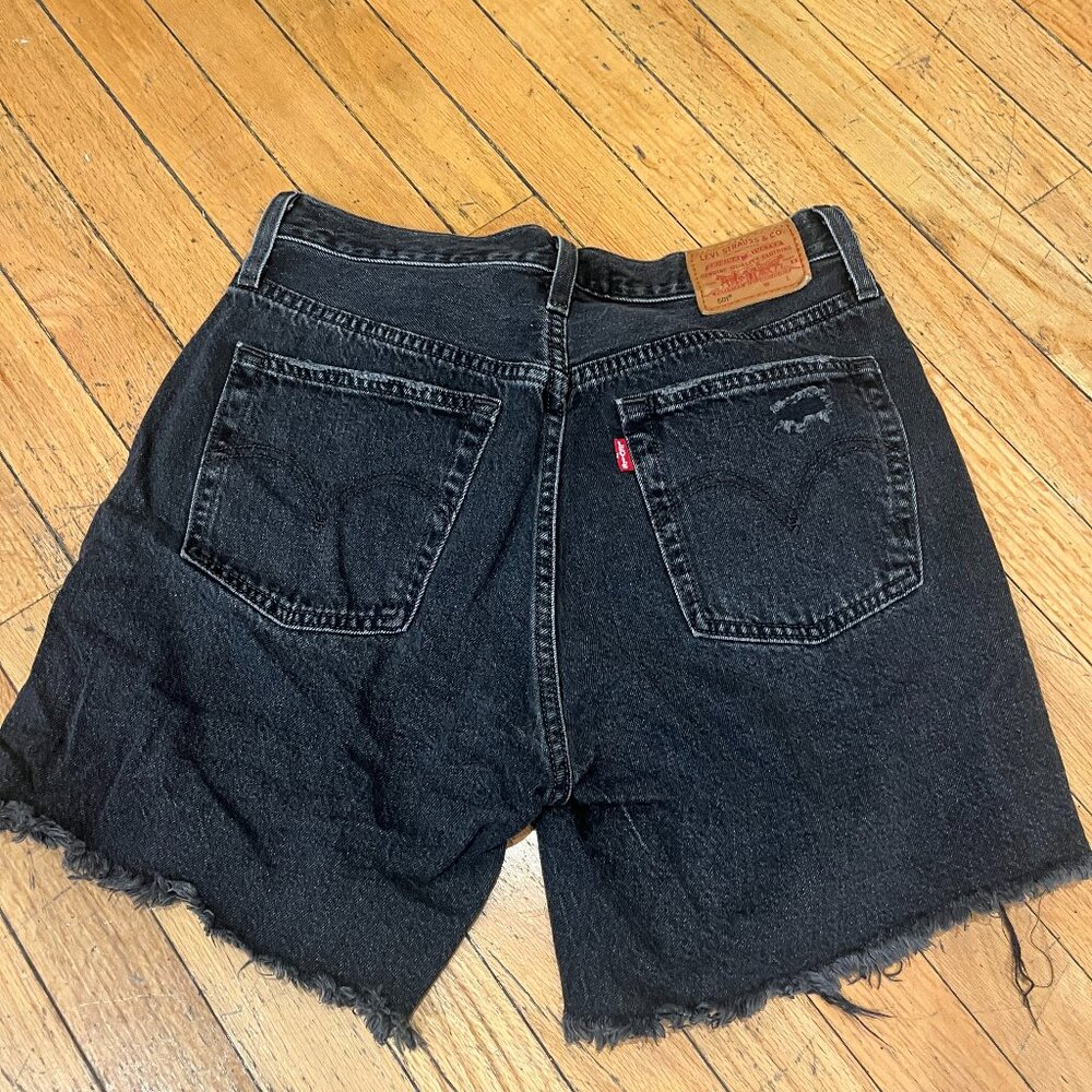 501 Mid Thigh Levi's Shorts SIZE 27